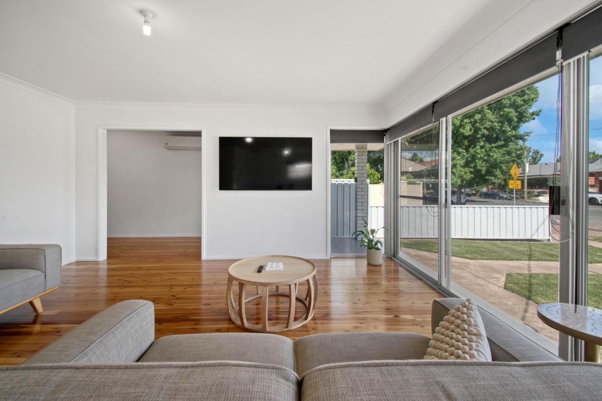 Morgan Abode - Walk To Cbd, Modern Escape Villa Wagga Wagga Exterior photo